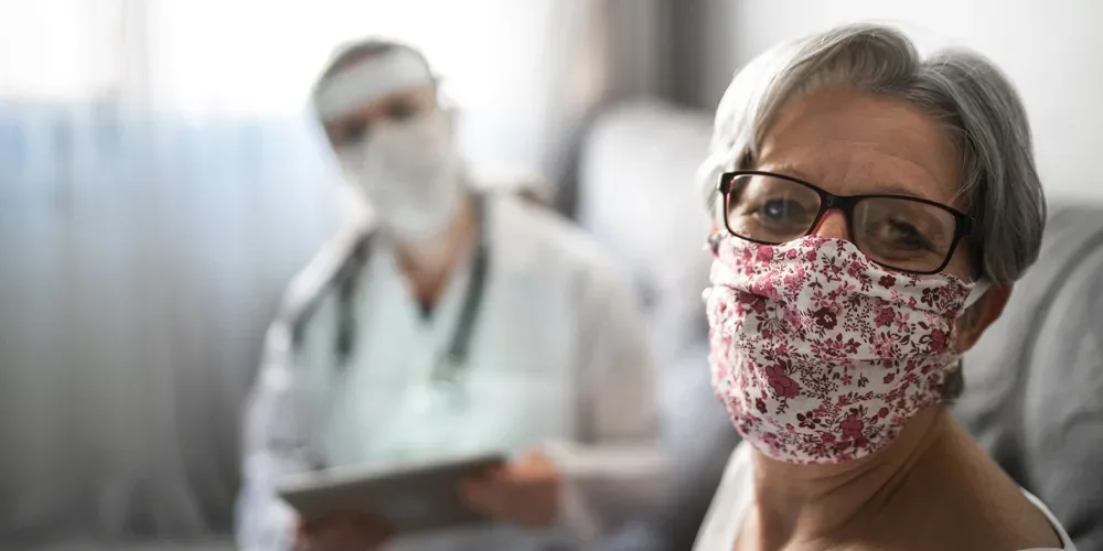 Masked Woman with Doctor Who is Asymptomatic Masked Woman with Doctor Who is Asymptomatic
